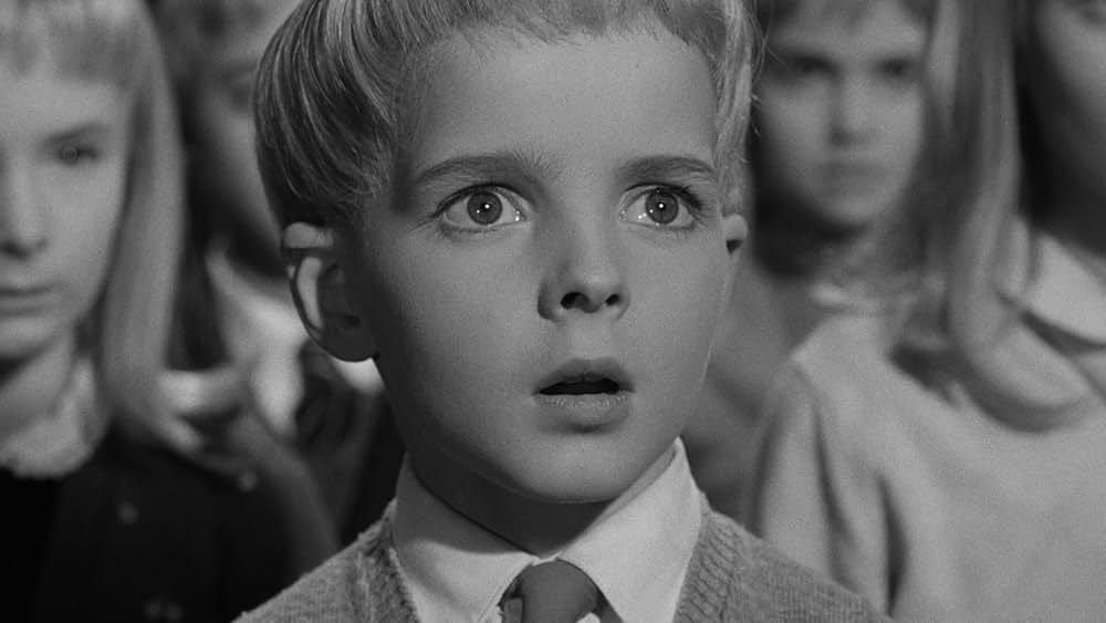 未知空間の恐怖／光る眼の画像