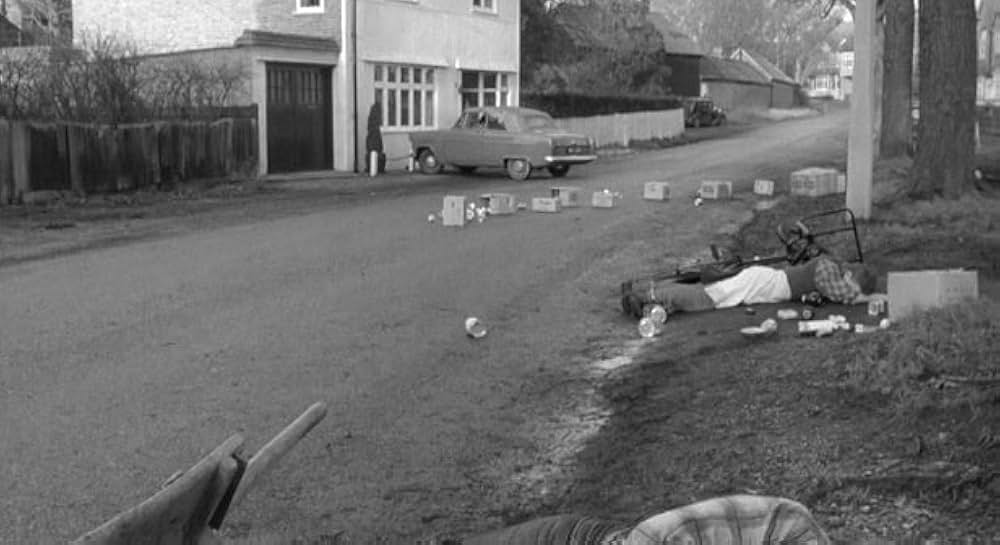 未知空間の恐怖／光る眼の画像