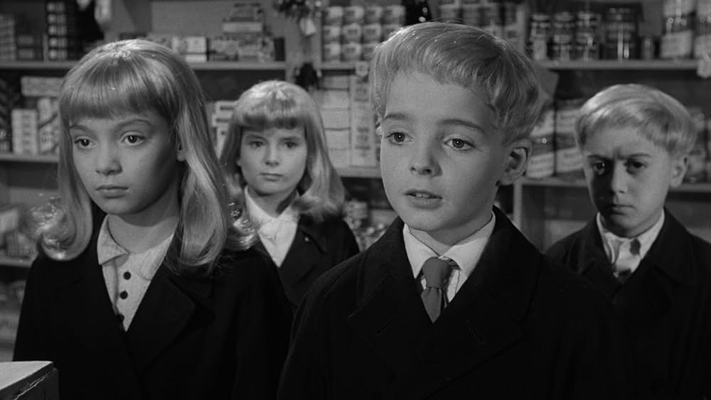 未知空間の恐怖／光る眼の画像