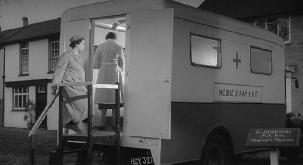 未知空間の恐怖／光る眼の画像