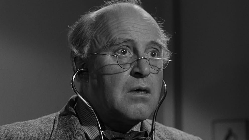 未知空間の恐怖／光る眼の画像