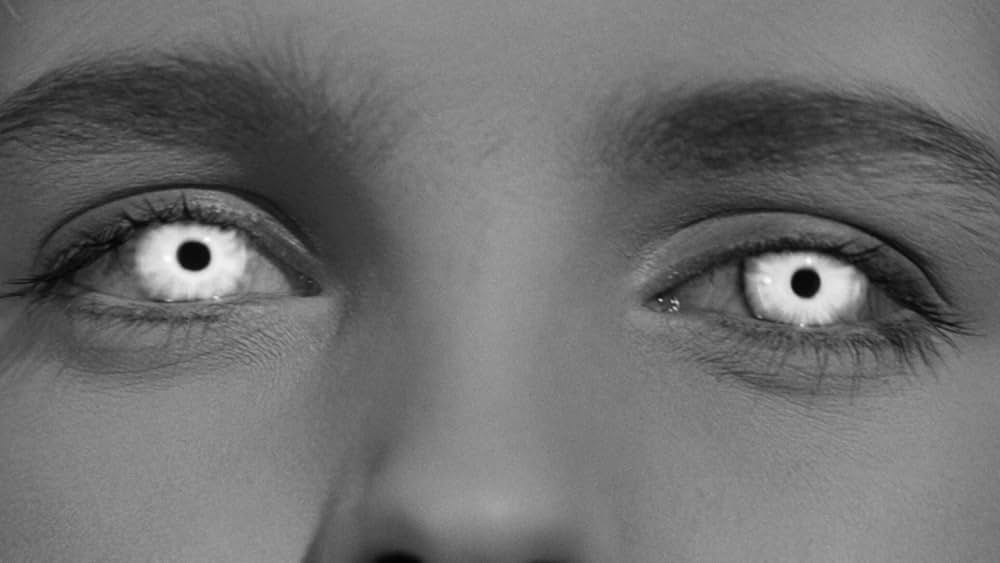 未知空間の恐怖／光る眼の画像