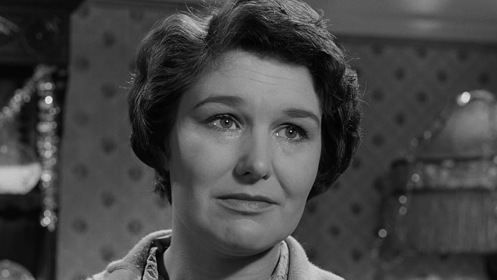 未知空間の恐怖／光る眼の画像