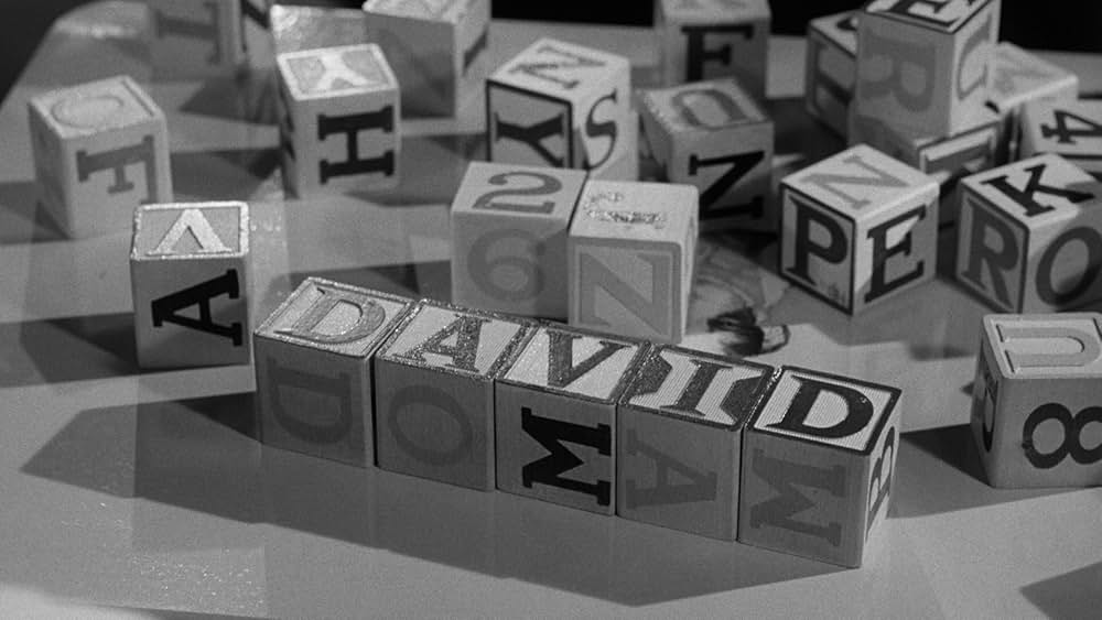 未知空間の恐怖／光る眼の画像