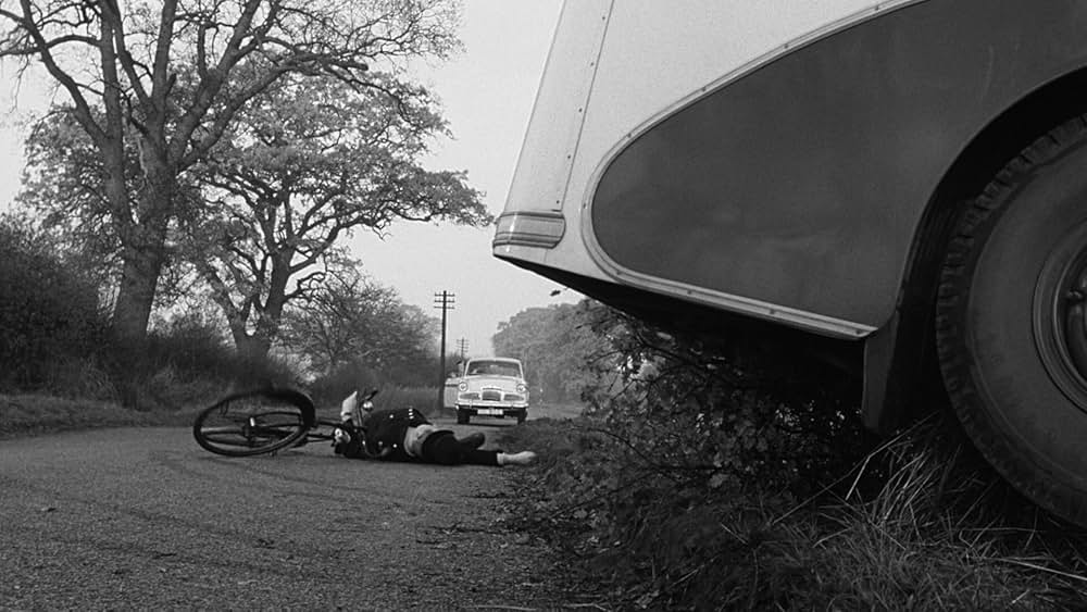 未知空間の恐怖／光る眼の画像