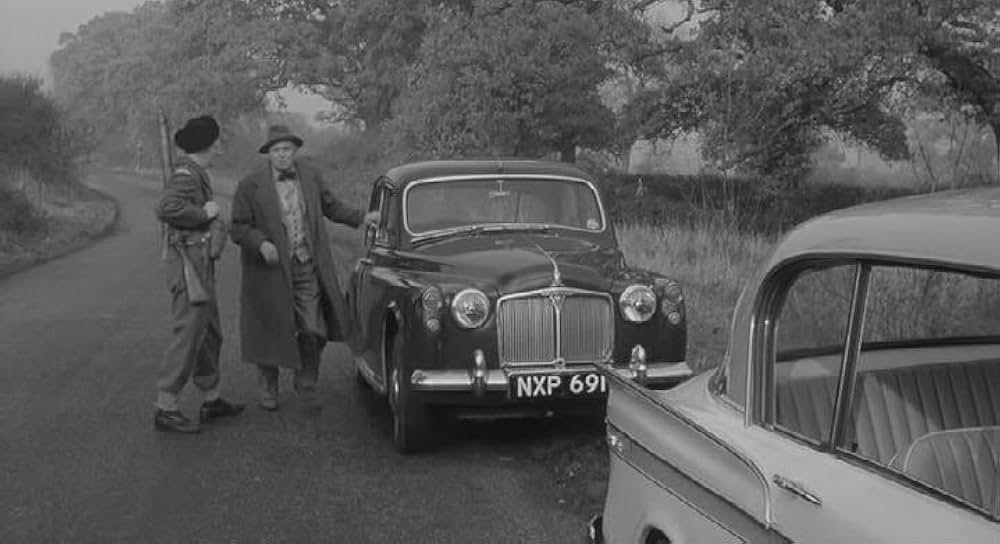 未知空間の恐怖／光る眼の画像