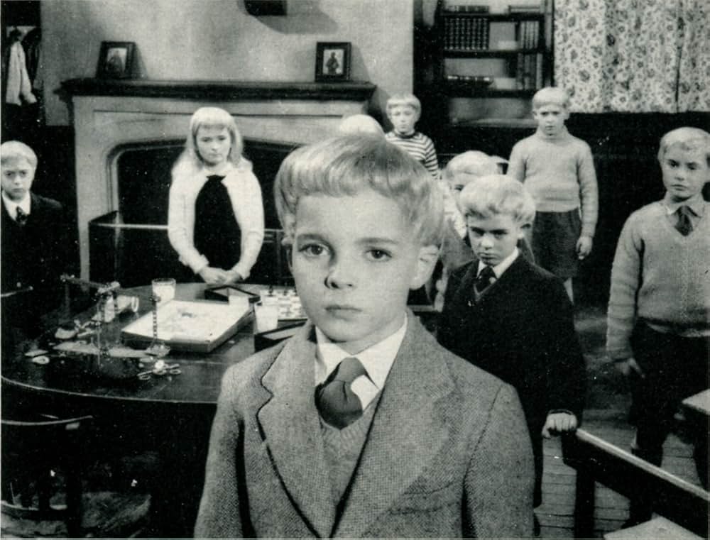 未知空間の恐怖／光る眼の画像