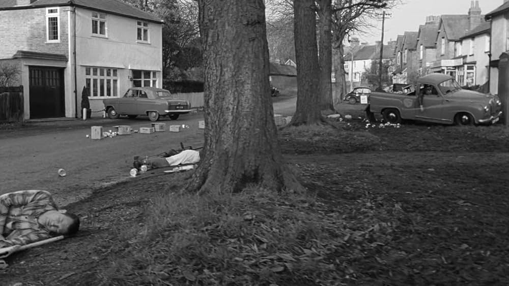 未知空間の恐怖／光る眼の画像