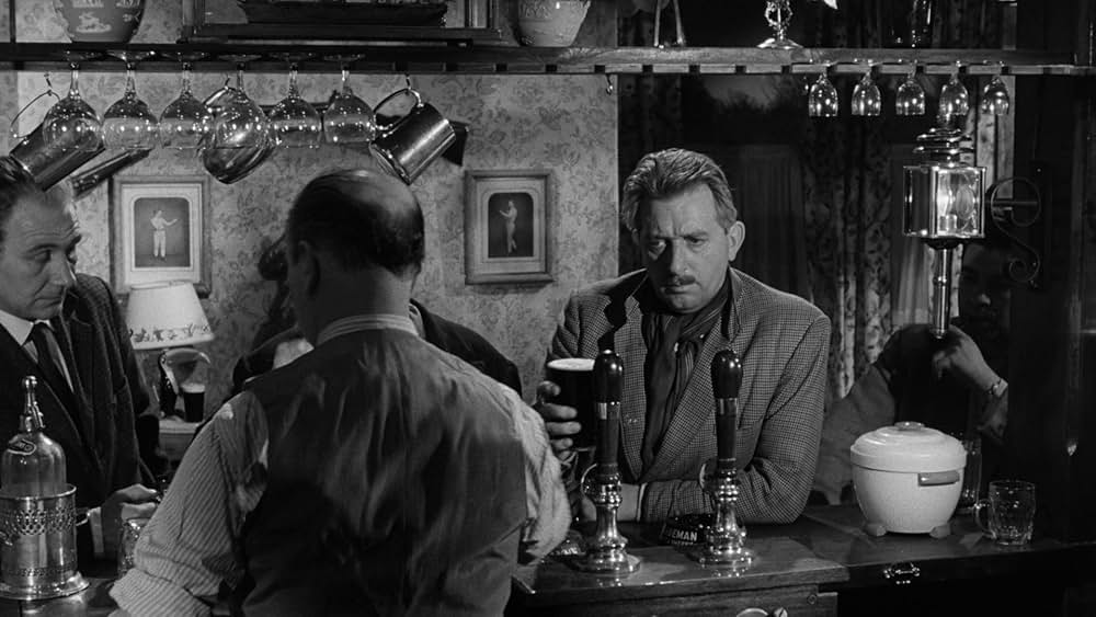 未知空間の恐怖／光る眼の画像