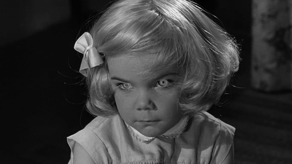 未知空間の恐怖／光る眼の画像