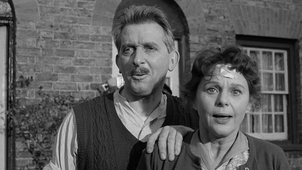 未知空間の恐怖／光る眼の画像