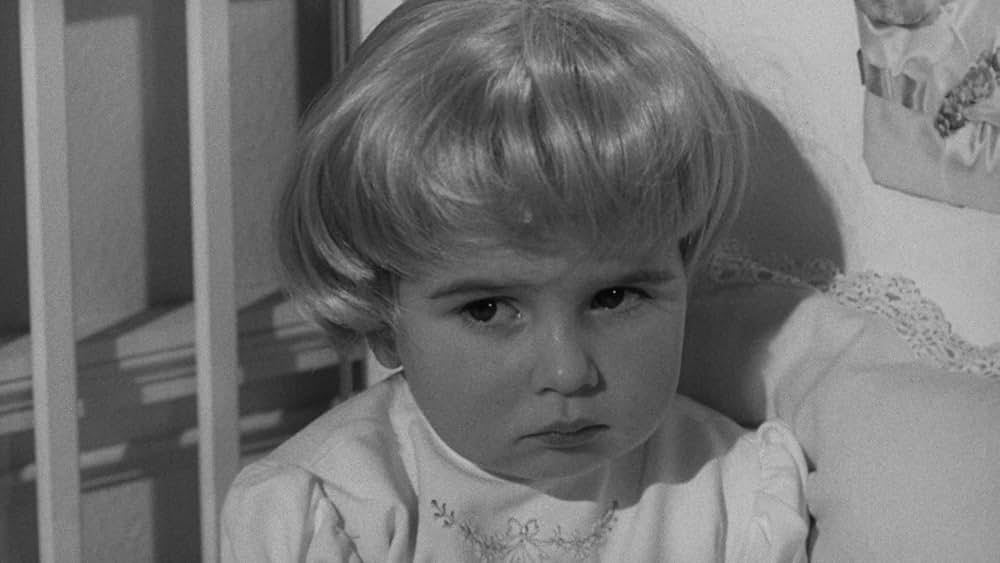 未知空間の恐怖／光る眼の画像