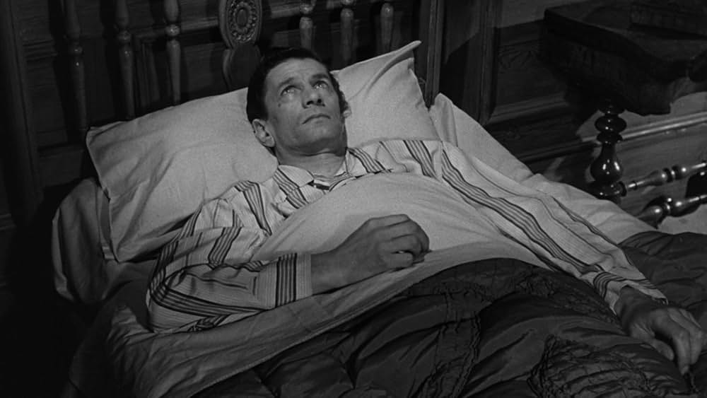 未知空間の恐怖／光る眼の画像