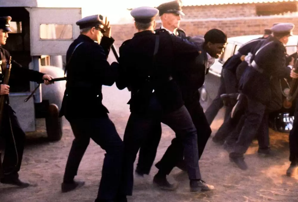 ワールド・アパートの画像