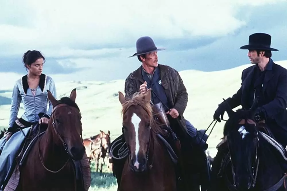 「テキサス・レンジャーズ」ディラン・マクダーモット & ロバート・パトリック & レオノア・バレラの画像