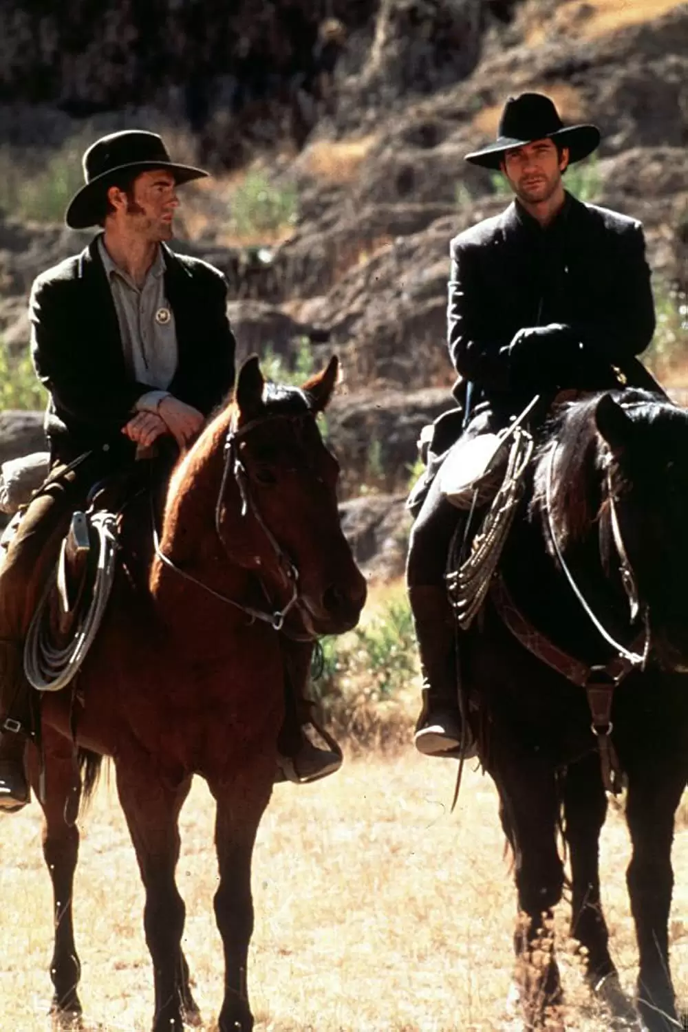 「テキサス・レンジャーズ」ディラン・マクダーモット & ジェームズ・バン・ダー・ビークの画像