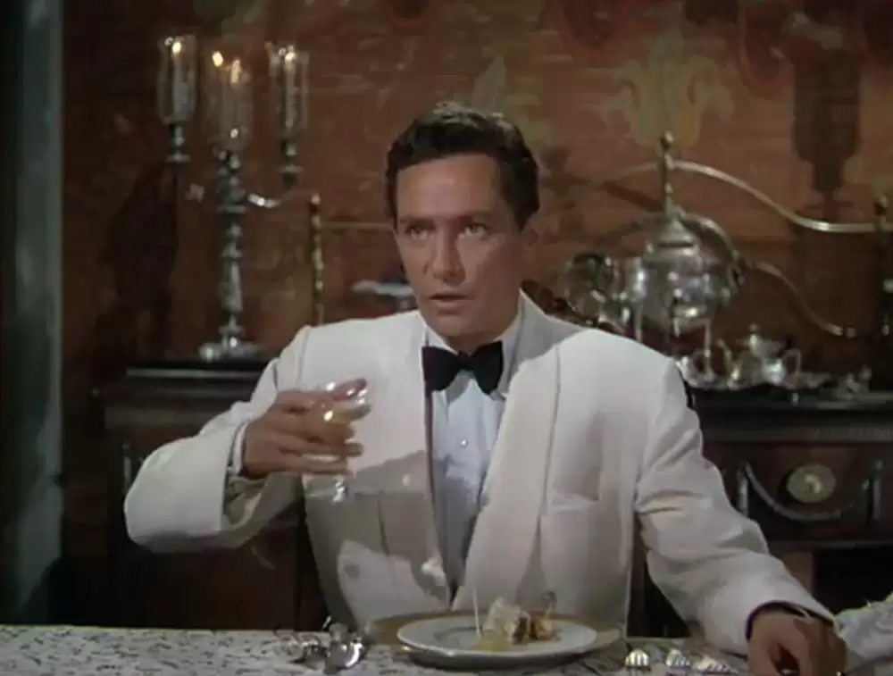 「巨象の道」ピーター・フィンチの画像