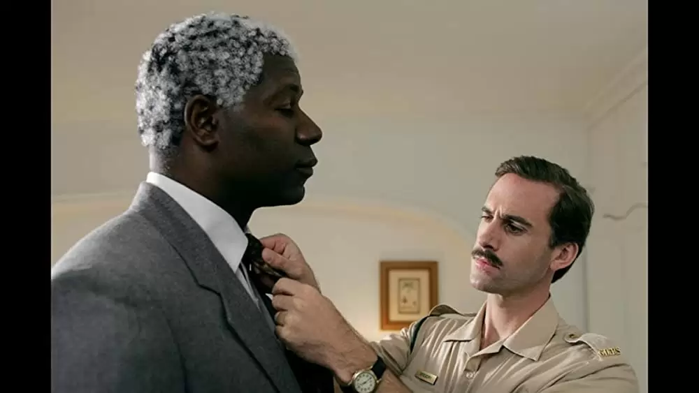 「マンデラの名もなき看守」ジョセフ・ファインズ & デニス・ヘイスバートの画像