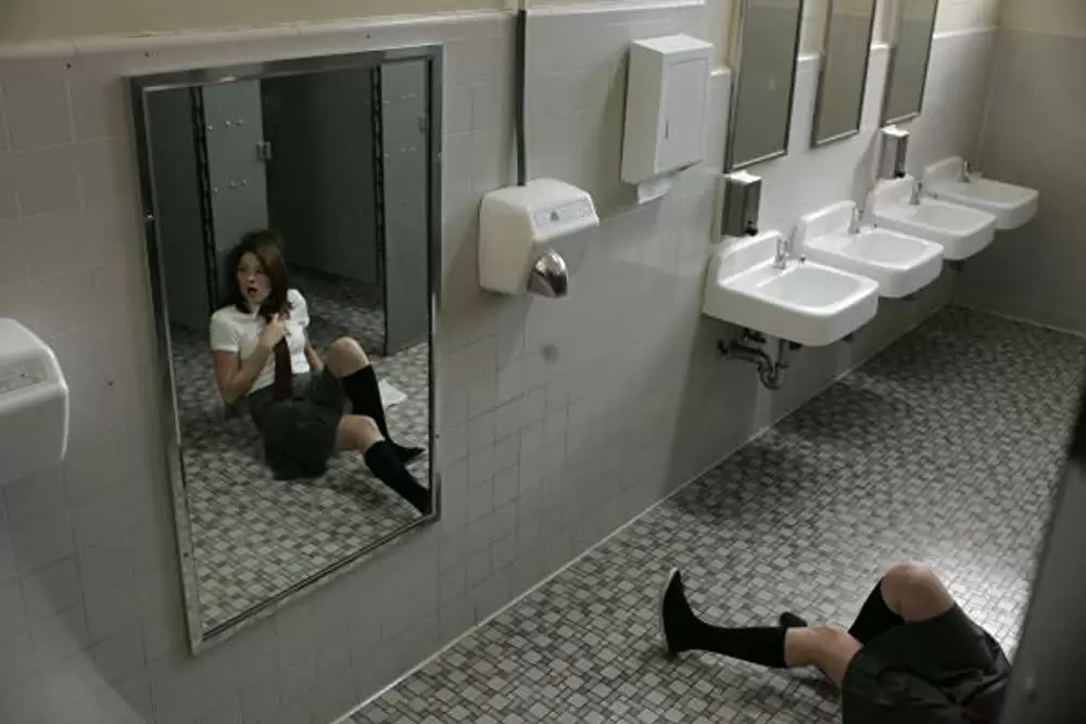 モリー・ハートレイ 血塗られた制服女子高生の画像