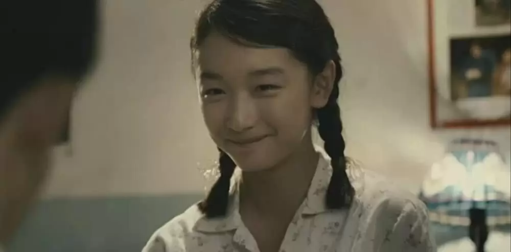 サンザシの樹の下での画像