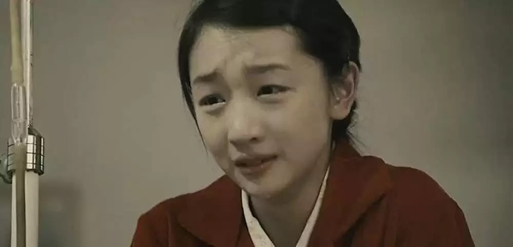 サンザシの樹の下での画像