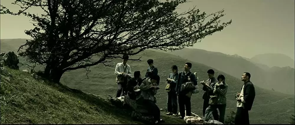 サンザシの樹の下での画像