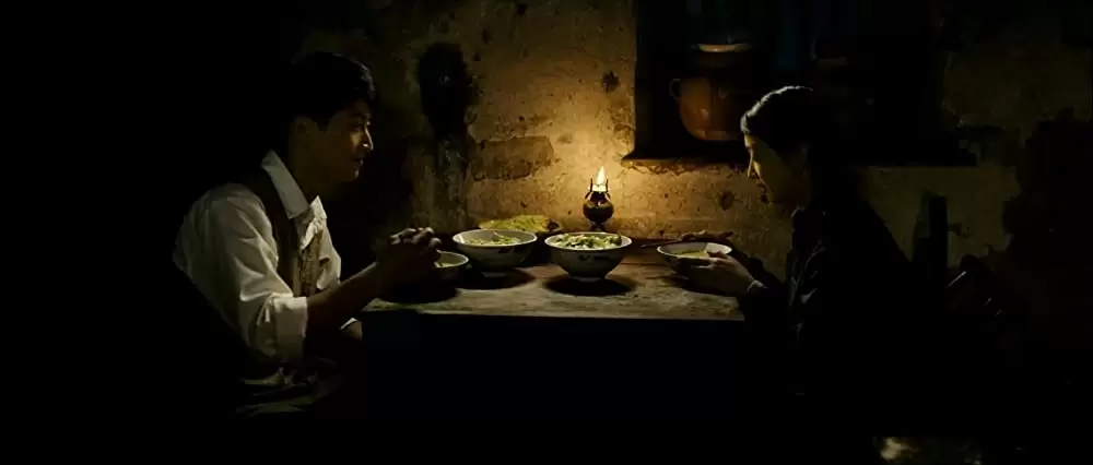 サンザシの樹の下での画像