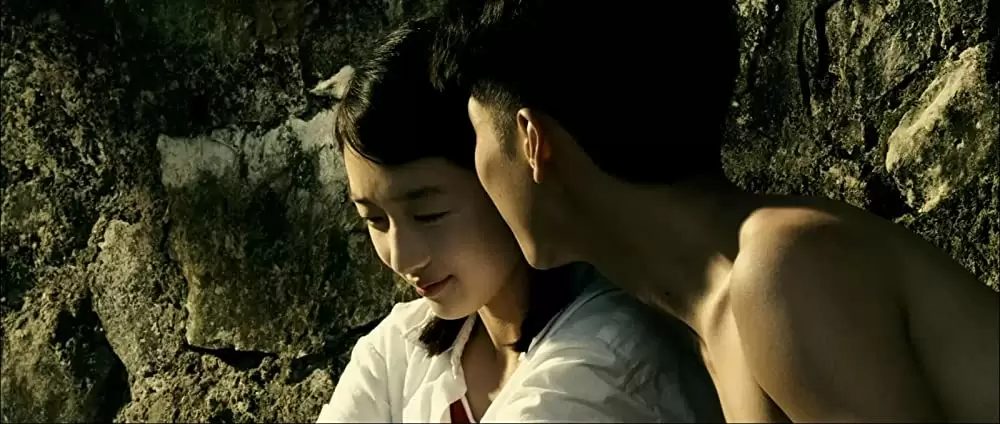 サンザシの樹の下での画像