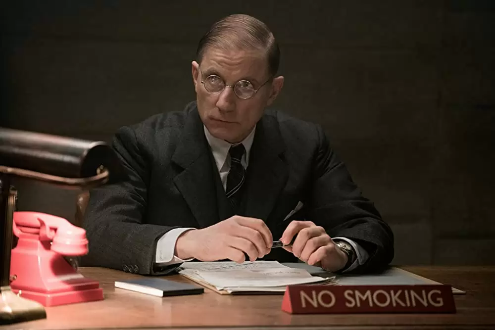 「マリアンヌ」サイモン・マクバーニーの画像