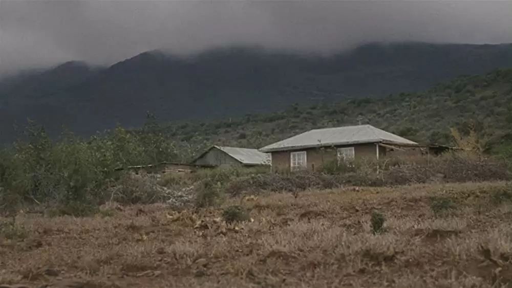 おじいさんと草原の小学校の画像