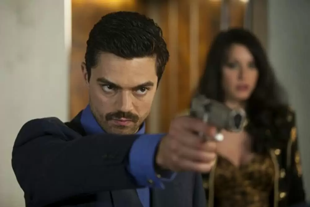 「デビルズ・ダブル -ある影武者の物語-」リュディビーヌ・サニエ & ドミニク・クーパーの画像