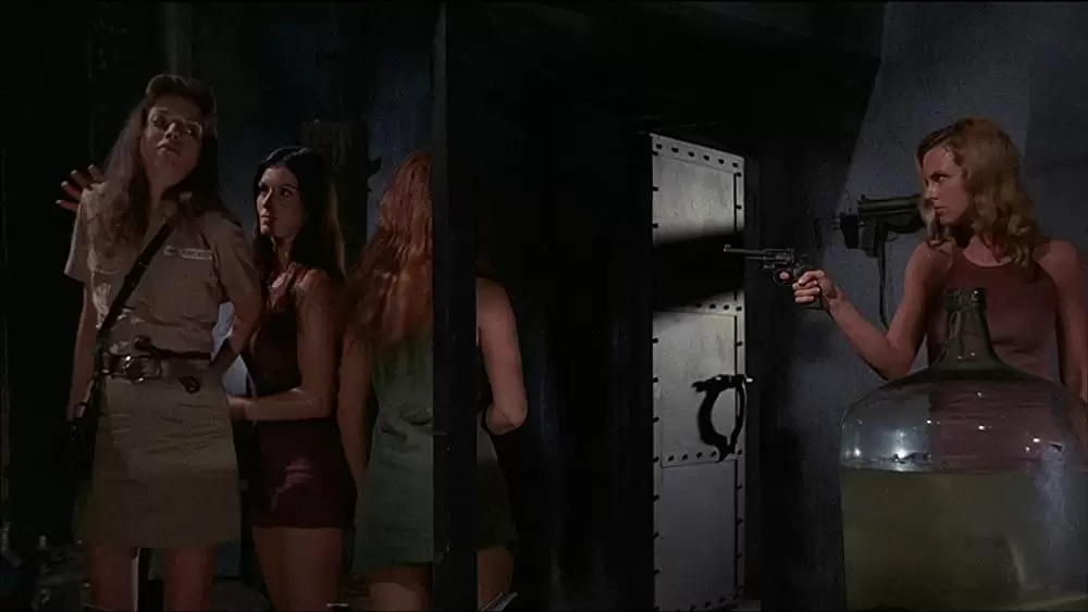 残酷女刑務所の画像