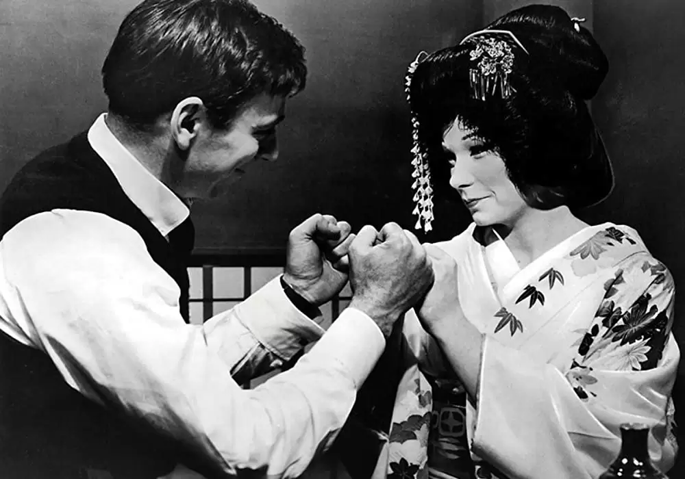 「青い目の蝶々さん」シャーリー・マクレーン & イブ・モンタンの画像