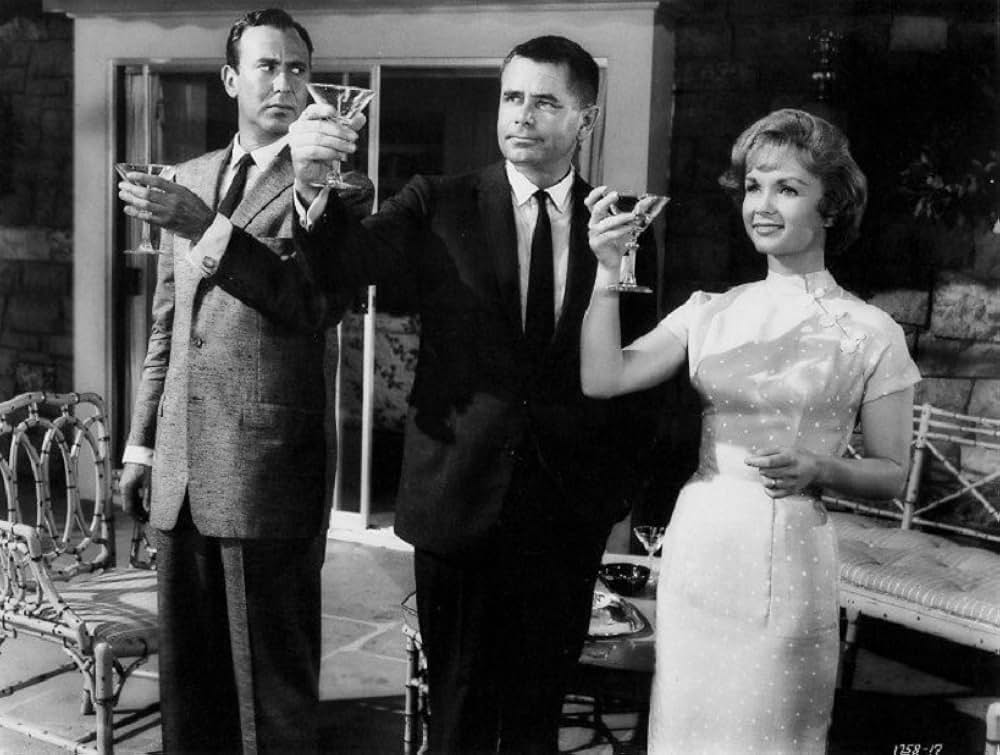 奥様の裸は高くつくの画像