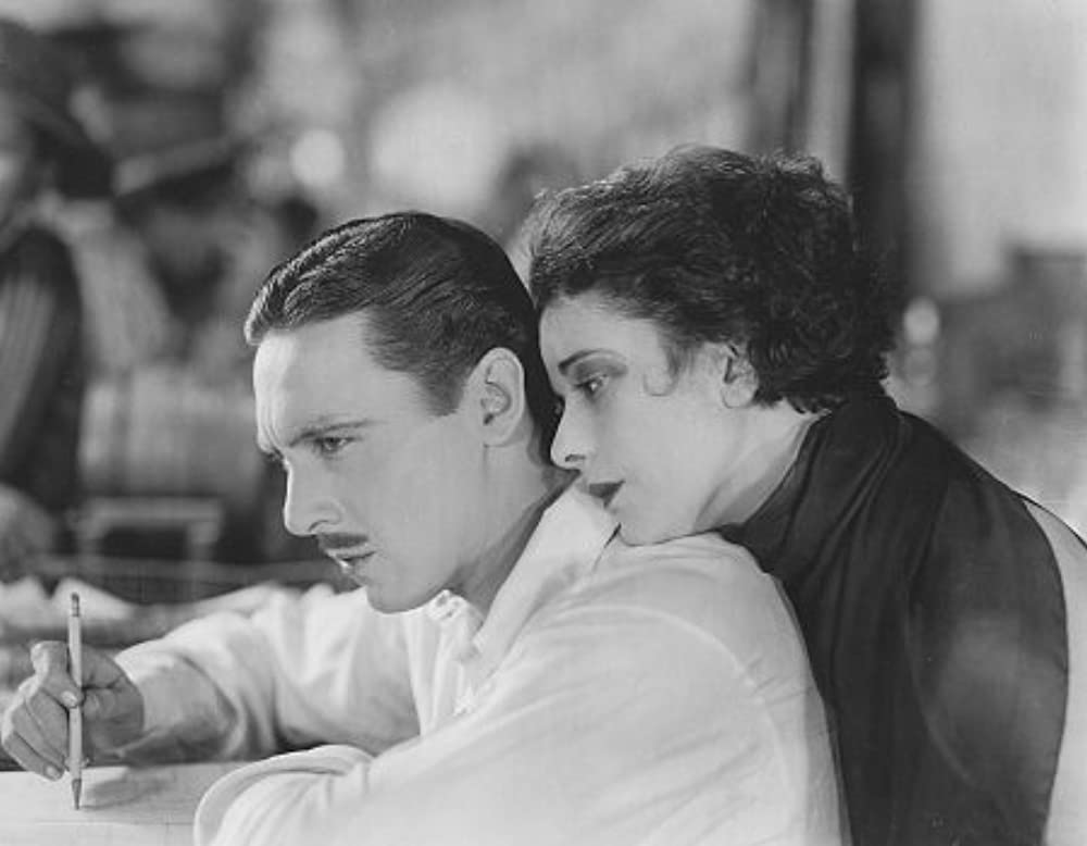 踊り狂う人々の画像