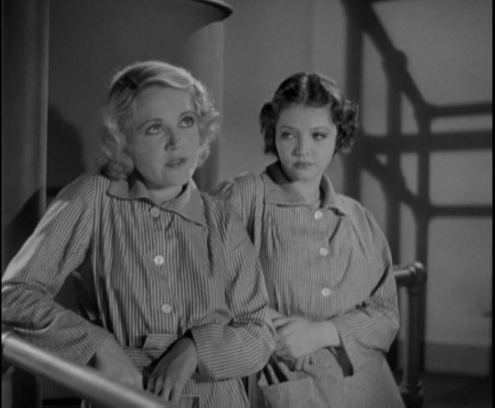 鉄窓と花束の画像