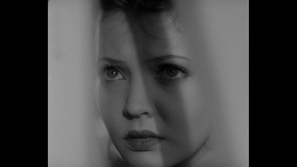 鉄窓と花束の画像