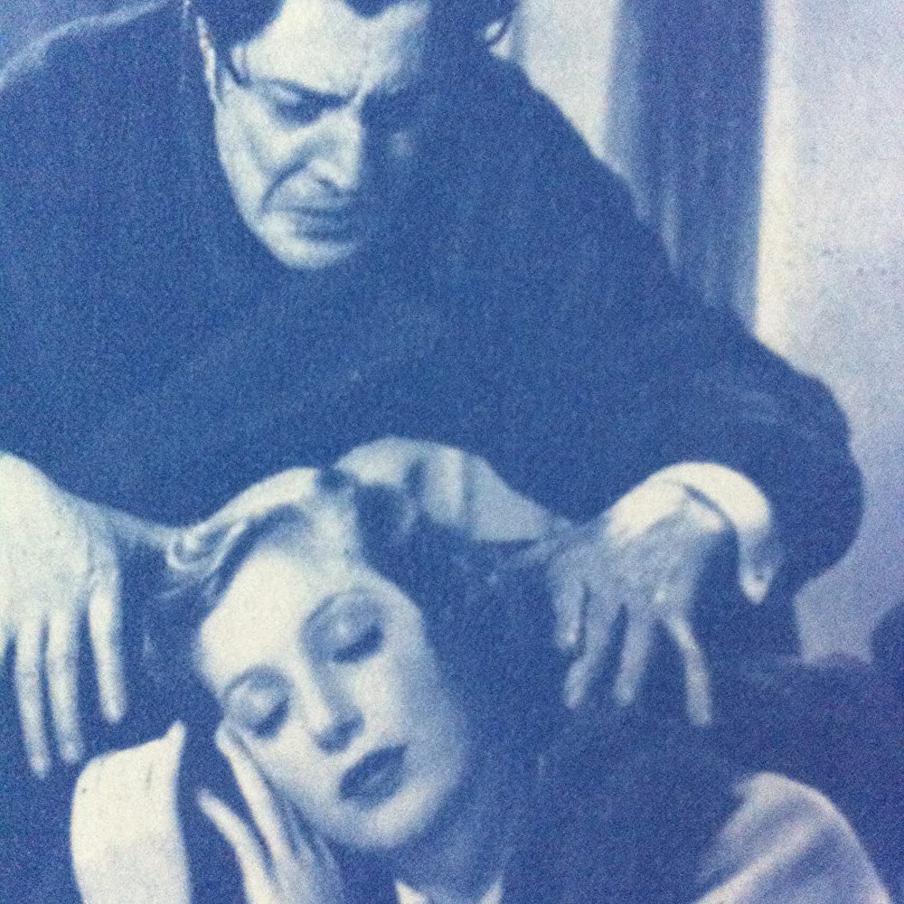 霧に立つ影の画像