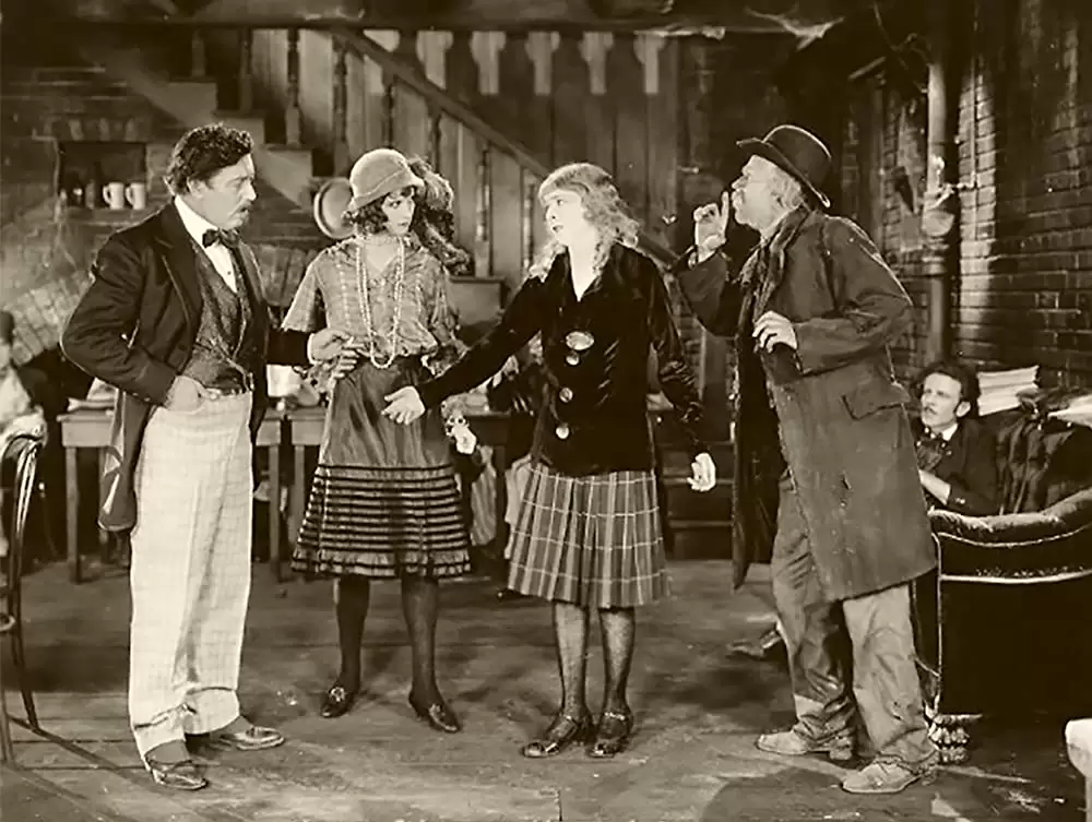 「霧の裏街」ジュランヌ・ジョンストン & ルシアン・リトルフィールド & Colleen Moore & ワーナー・オーランドの画像