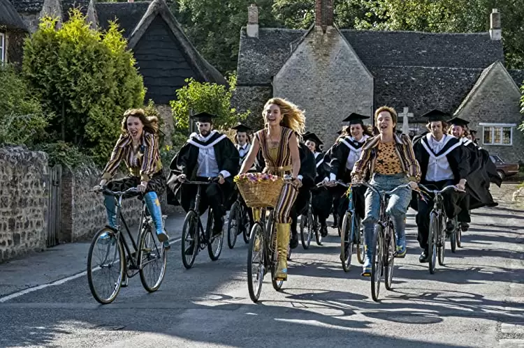 「マンマ・ミーア！ ヒア・ウィー・ゴー」アレクサ・デイビーズ & リリー・ジェームズ & ジェシカ・キーナン・ウィンの画像