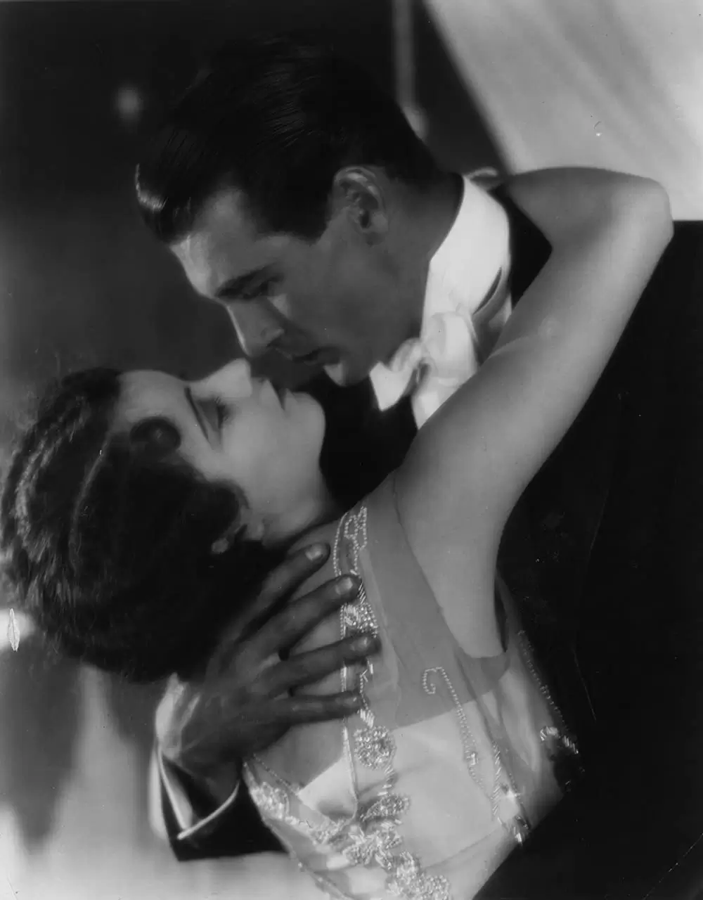 「空行かば」ゲイリー・クーパー & フェイ・レイの画像