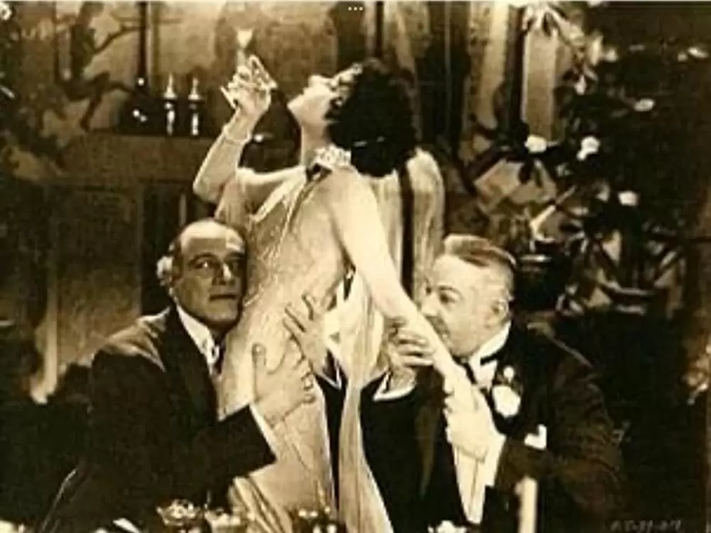 「椿姫(1927・アメリカ)」ノーマ・タルマッジの画像
