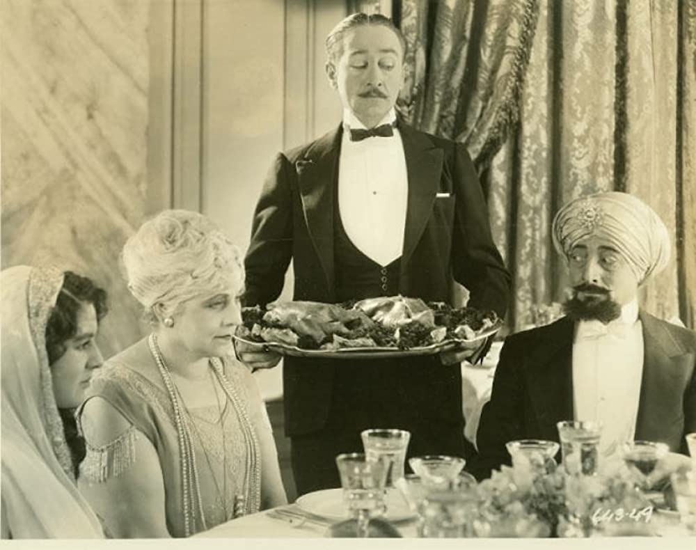 婦人に御給仕（1927）の画像