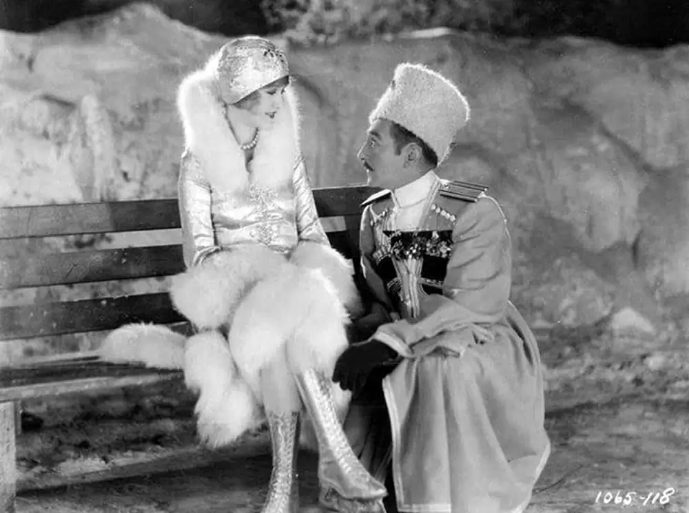 「婦人に御給仕（1927）」アドルフ・マンジューの画像