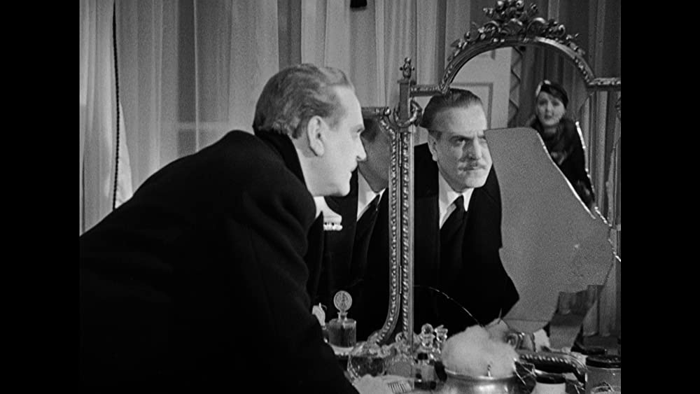 鏡の前の接吻の画像