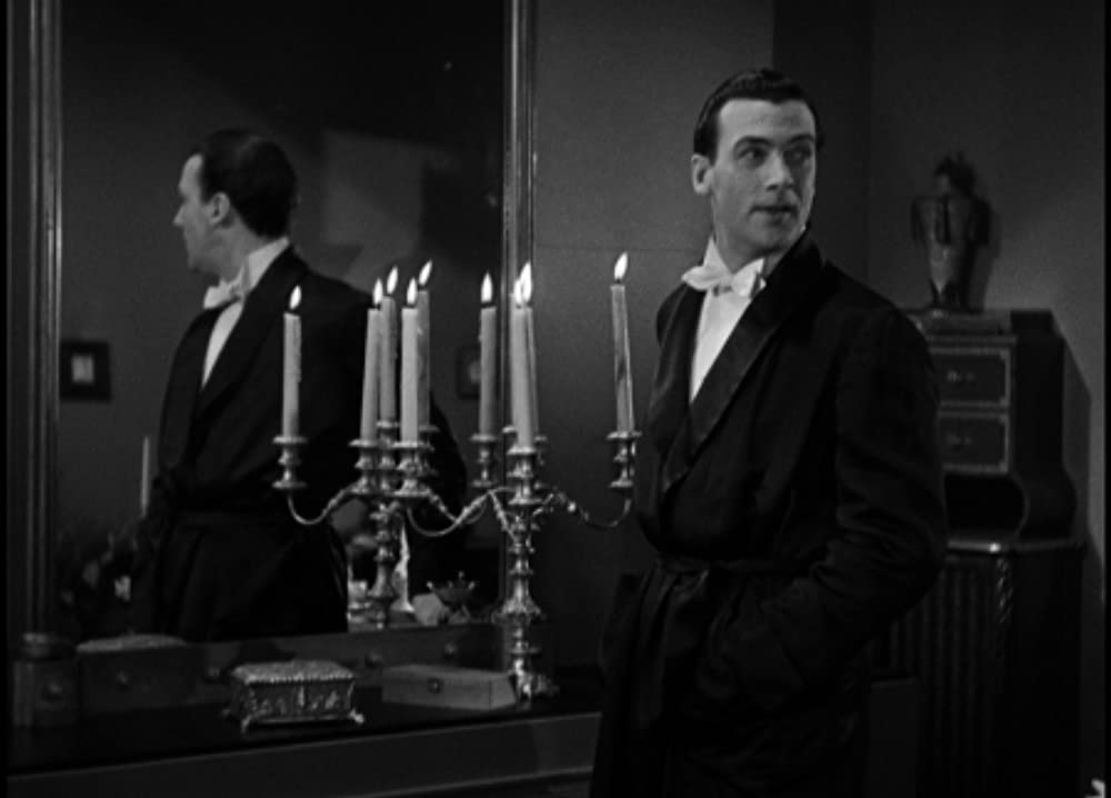 鏡の前の接吻の画像