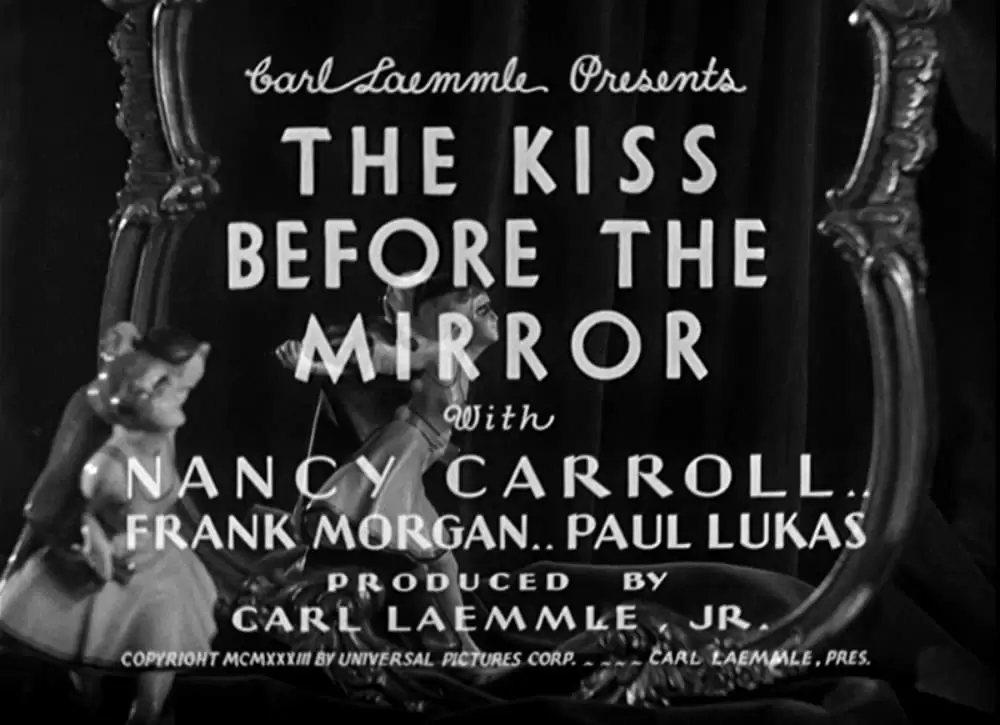 鏡の前の接吻の画像