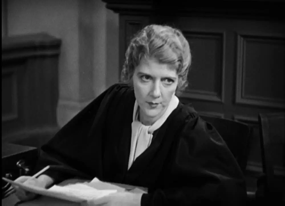 鏡の前の接吻の画像