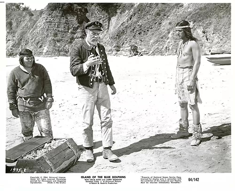 「青いイルカの島」ジョージ・ケネディ & カルロス・ロメロの画像