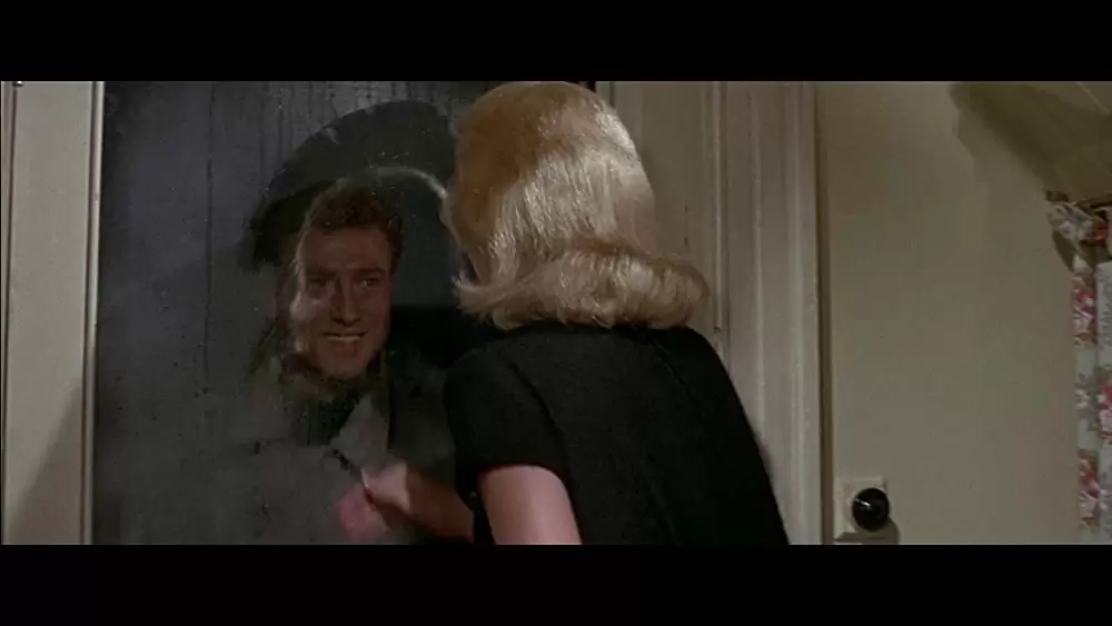 逃げる男の画像